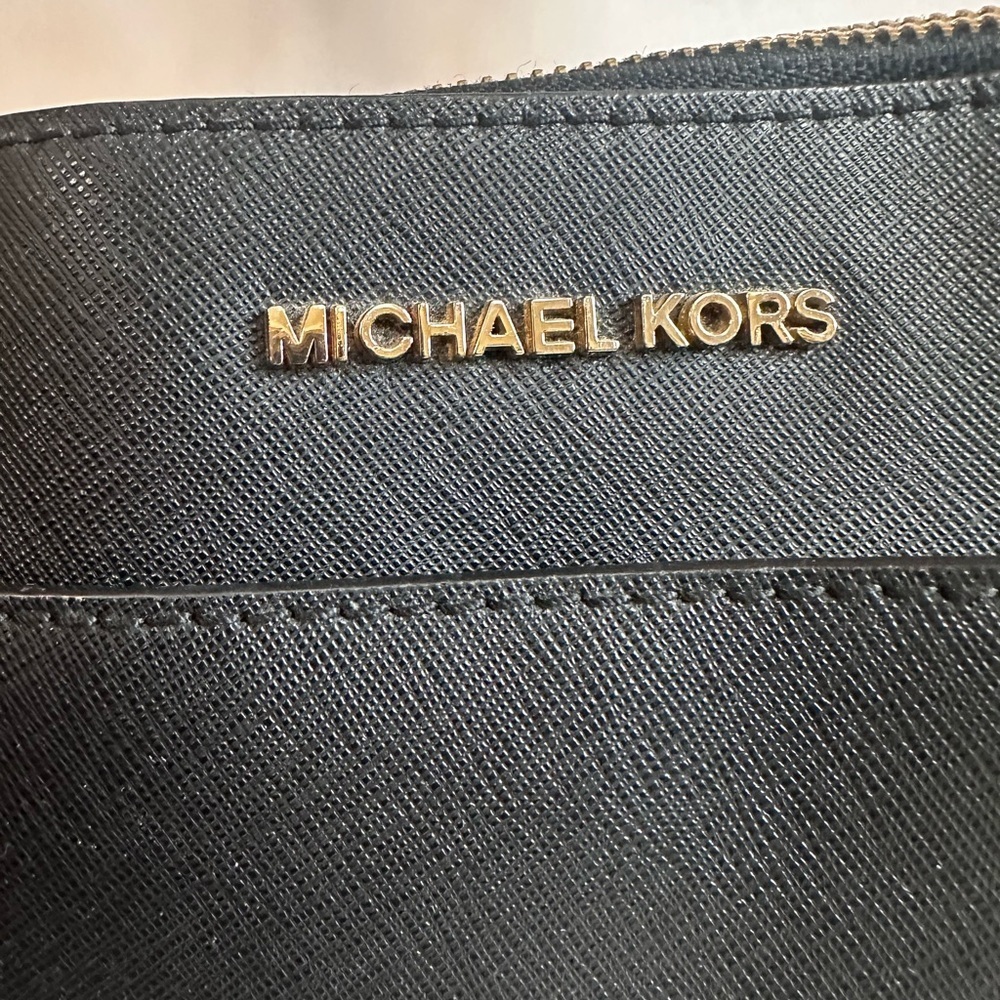 Michael Kors Large Voyager Tote - Picture 2 of 9
